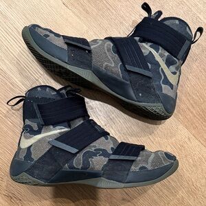 Nike LeBron soldier 10 Camouflage Athletic basketball Shoes Black Green mens 11